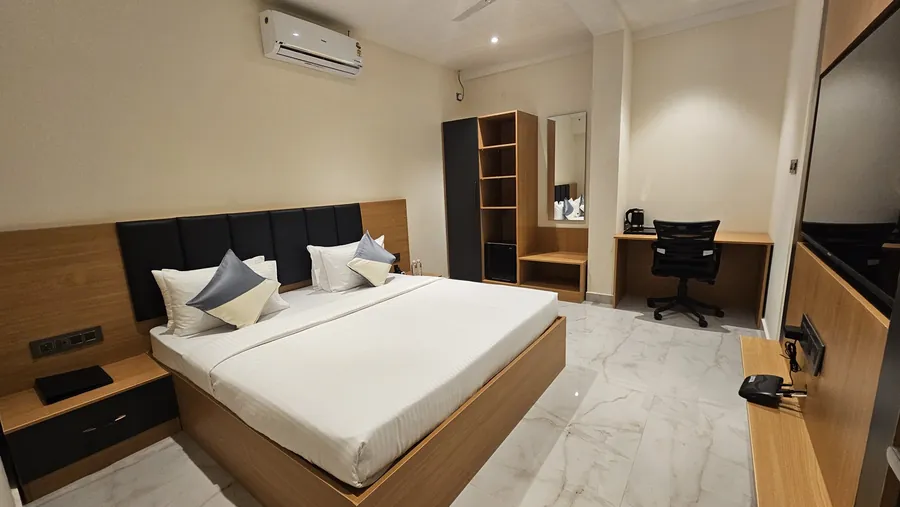 Double room with work desk